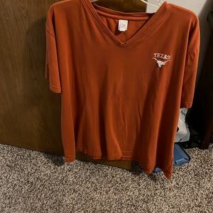 Short sleeve V-neck Longhorn shirt